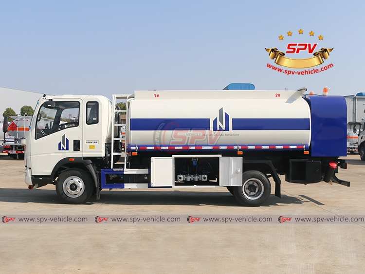 8,000 Litres Fuel Truck Sinotruk - L 8,000 Litres Fuel Truck Sinotruk - L